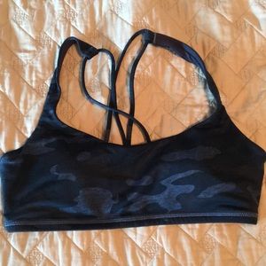 Navy camo free to be bra lululemon sz 6